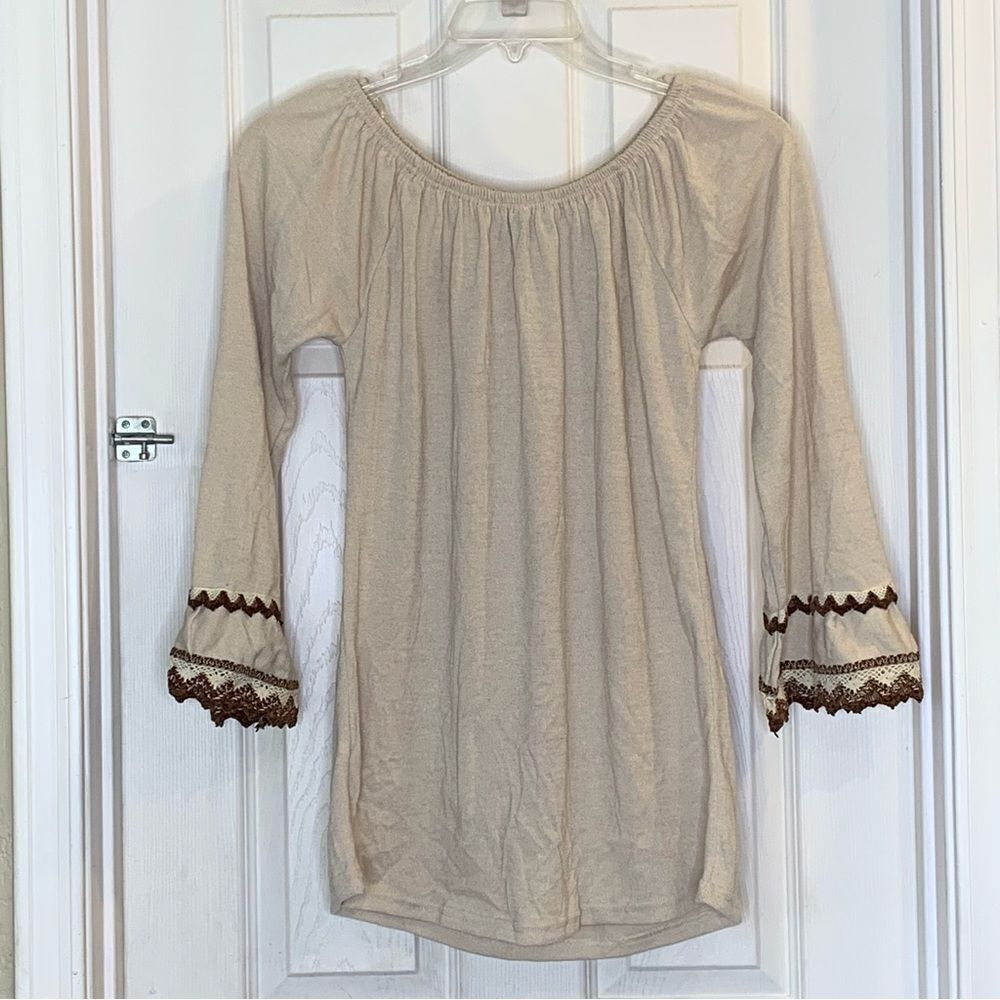 WinWin Double Lace Sleeve Tunic Size S-M